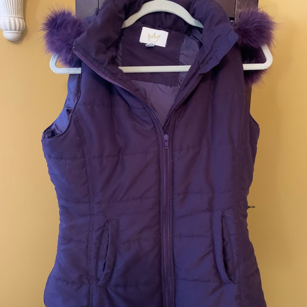 Young girls puffy purple vest w removable fur edged hood